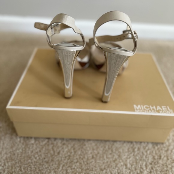 Michael Kors platform heels - Picture 2 of 3